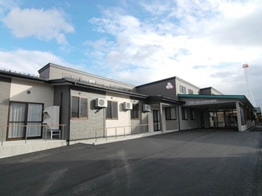 広々とした施設の外観
