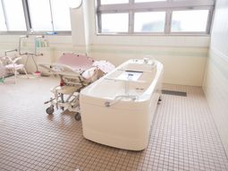 快適な設備の浴室