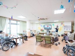 明るい多目的室の様子