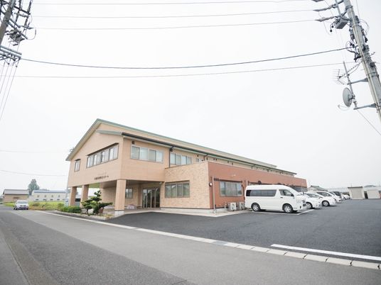 ゆったりした施設の外観