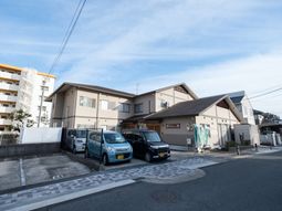 静かな街に佇む建物