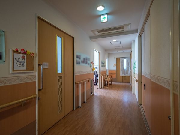 廊下のやさしい光景