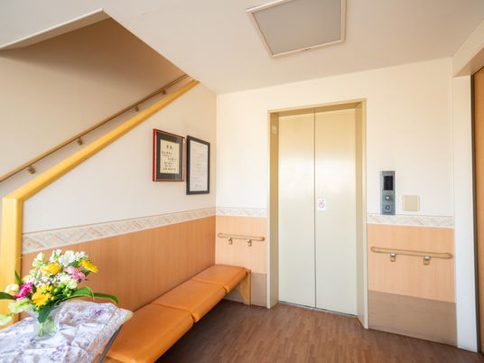 エレベーター前の廊下