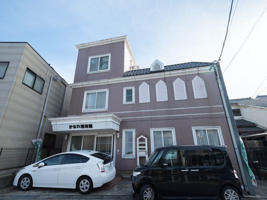 街中の小規模施設外観