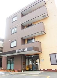 茶色の建物の外観