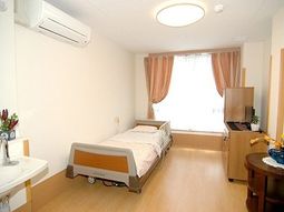 明るい居室の一角