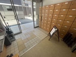 玄関付近のロッカー