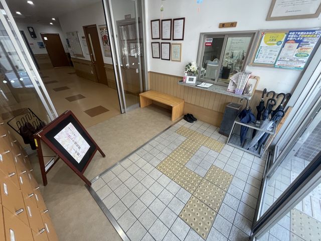 出入口付近の様子 エントランス 開放感のあるエントランスです。出入りがしやすく、スタッフとのコミュニケーションが取りやすい空間です。