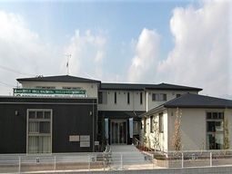 ゆったりした施設の外観