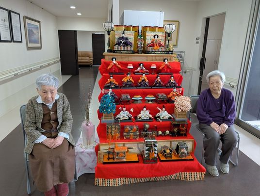 ひな人形の飾りの廊下