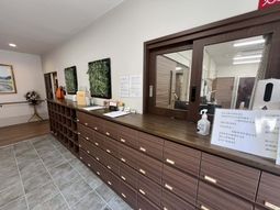 ロビーの受付カウンター  