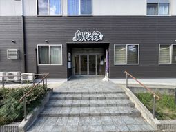 施設の正面玄関  