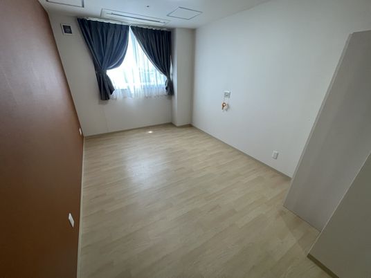 明るい個室空間