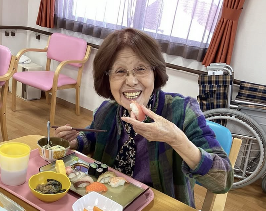食事を楽しむ居室
