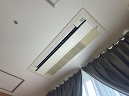 天井のエアコン
