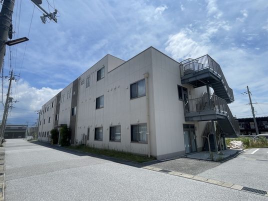施設の外観