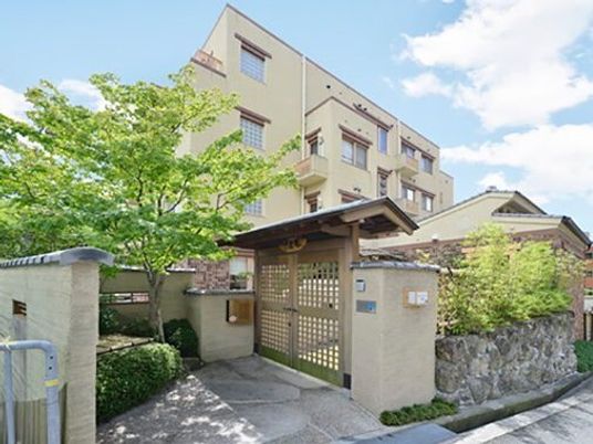 緑ある落ち着いた外観