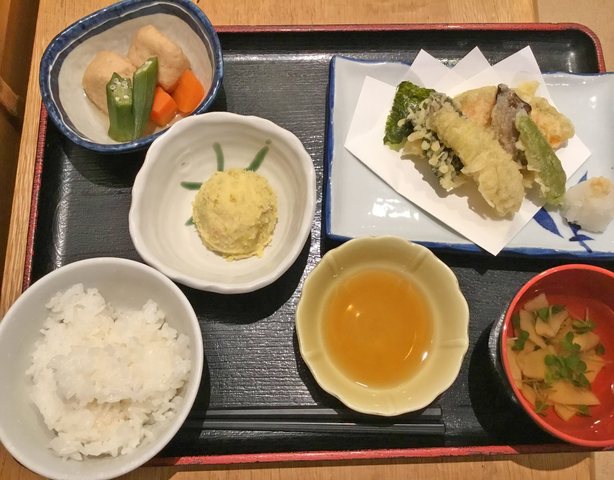 カラフルな料理一皿