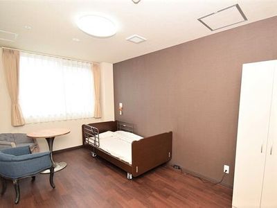 明るい個室の居室