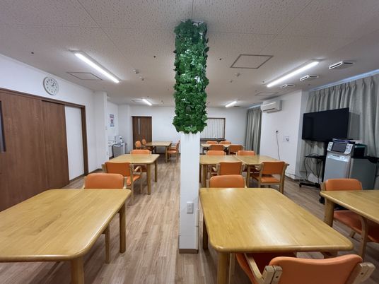 明るいラウンジ