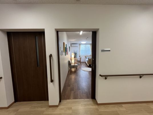 床が木材の部屋