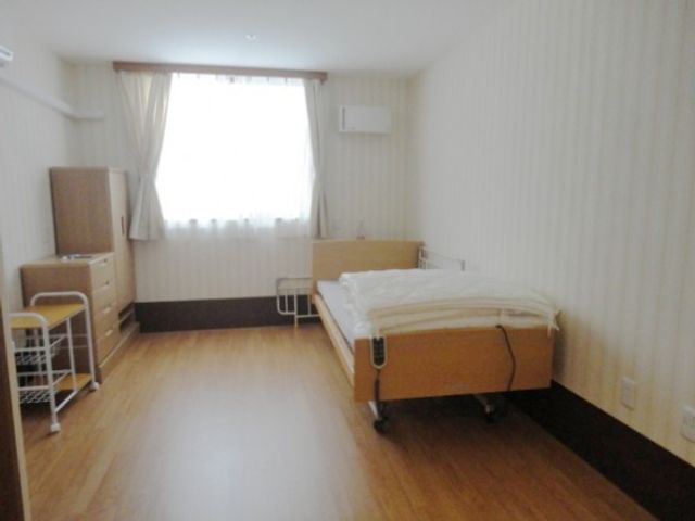 床が見える居室 居室 自然光がたっぷり入る明るい居室です。快適な空間でリラックスして過ごせます。