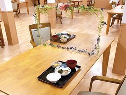 食事準備されたダイニングテーブル