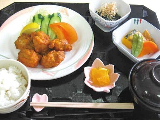 和風の昼食セット