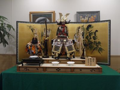 兜と鎧が飾られた場所