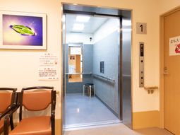 エレベーター前の廊下