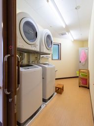 清潔な洗濯室の様子