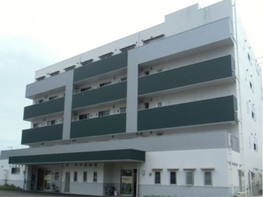 多階層の建物の正面