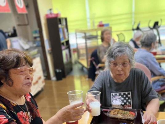 食事を楽しむ様子