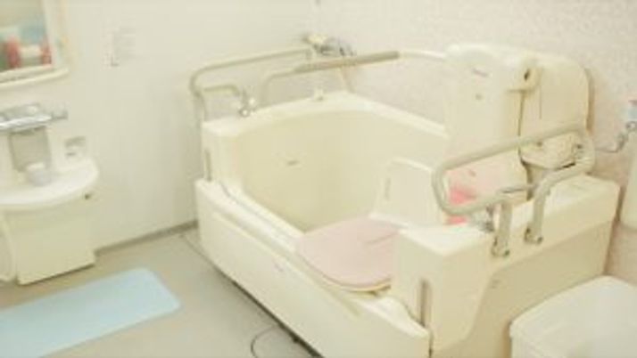 広々とした浴室