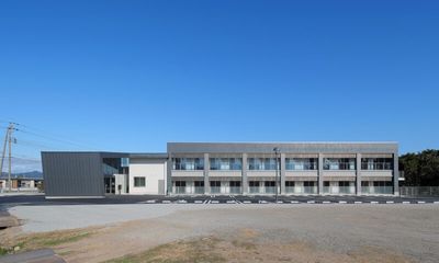 広々とした建物の外観