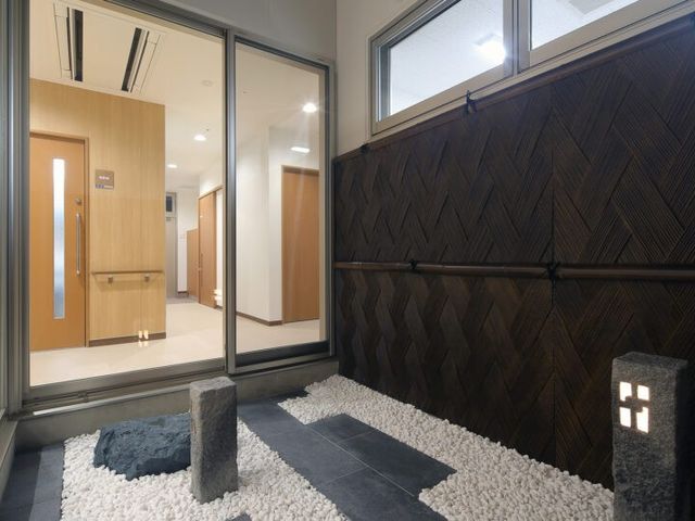 自然光差し込む中庭 中庭 安らぎの空間が広がる、中庭の落ち着いたデザインです。リフレッシュに最適です。