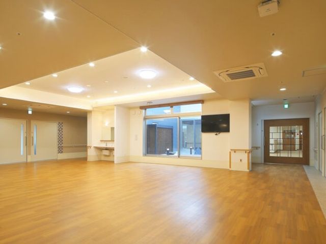 広々としたリビング リビング 広々としたリビングは、自然光を多く取り入れた明るい空間です。快適な雰囲気で過ごせます。