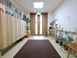 綺麗なエントランス通路
