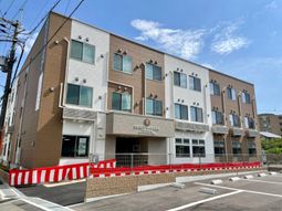 新築そうな建物の外観
