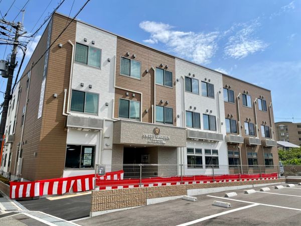 新築そうな建物の外観