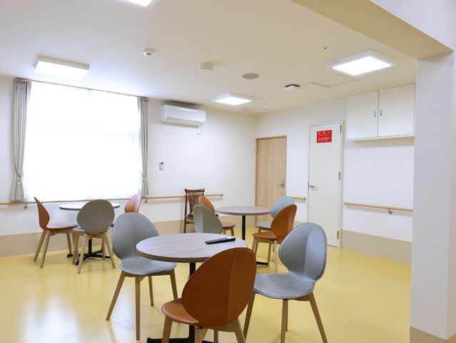 明るい食堂の一角