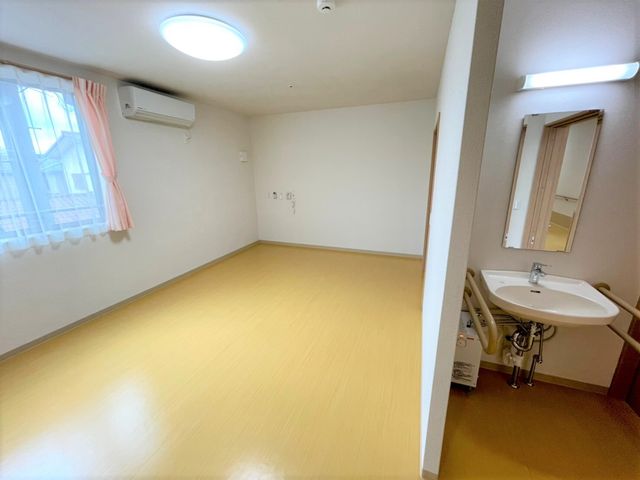 洋室タイプの個室空間