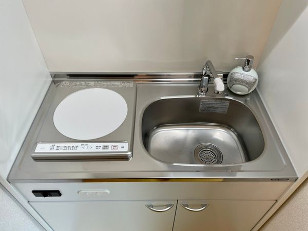 清潔な洗面台とＩＨコンロ