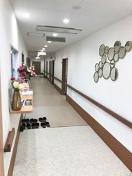 明るく清潔な廊下