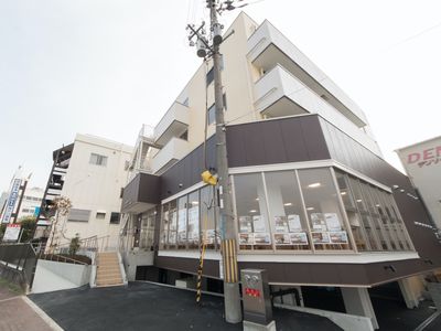 現代的な建物外観