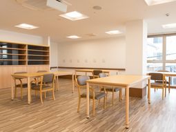 明るい多目的スペース