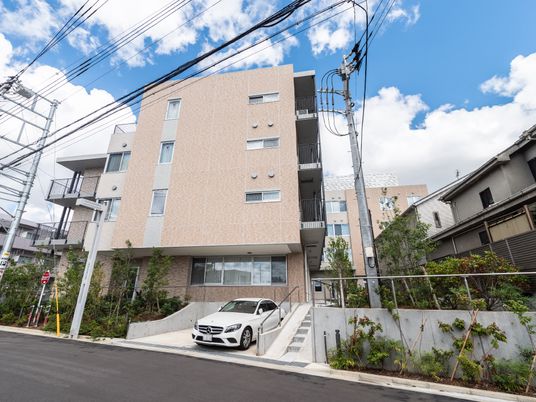 現代的な建物の外観