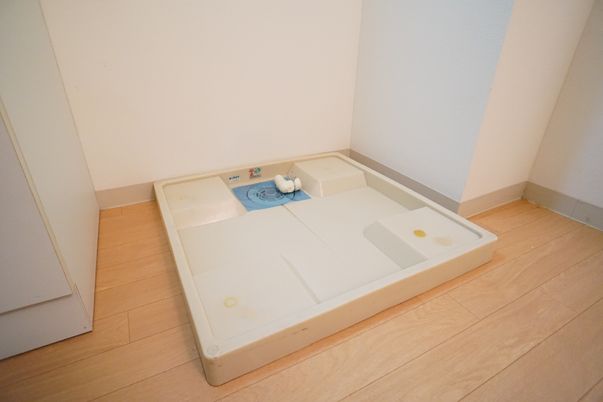 床に埋め込まれた手洗い台