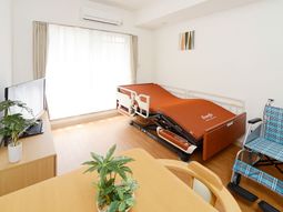 明るい居室のインテリア