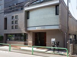 落ち着いた雰囲気のエントランス